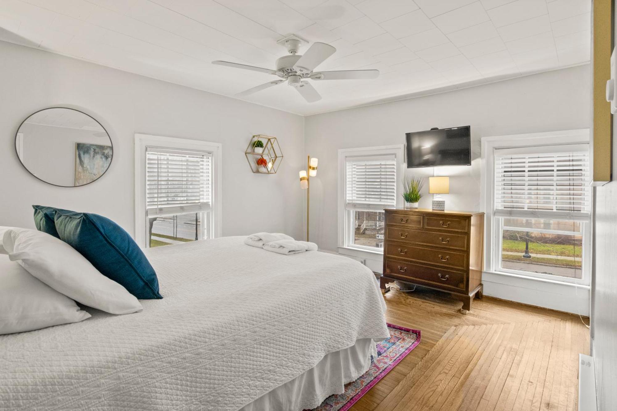 Walk To Parks, Dining & Lake! Game Room! Hot Tub! Watkins Glen Exteriör bild